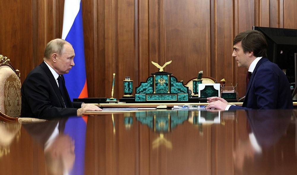 Владимир Путин встретился с министром просвещения Сергеем Кравцовым.