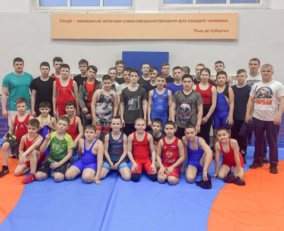 Профильная смена для юных борцов