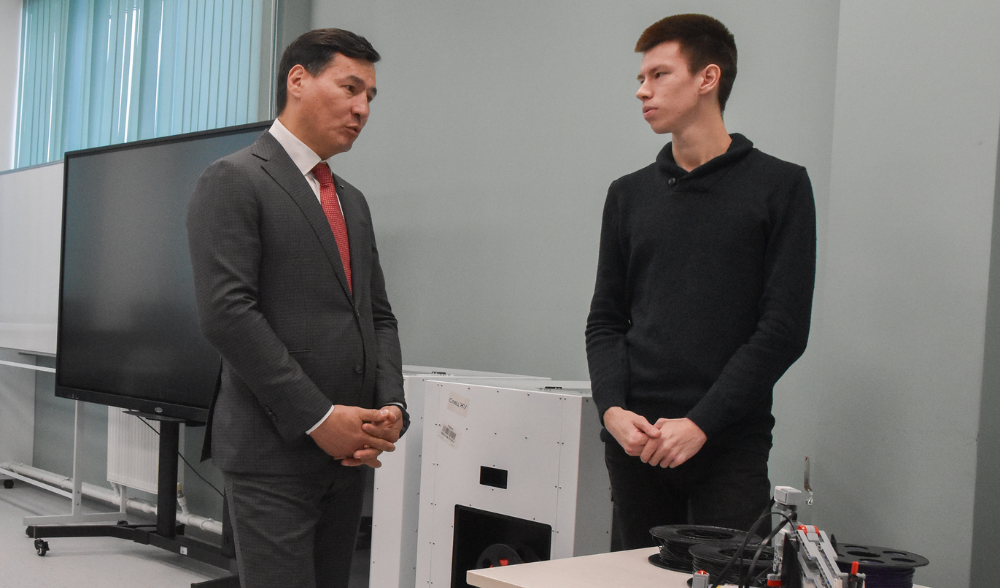 Глава Республики Калмыкия в "Алых парусах"